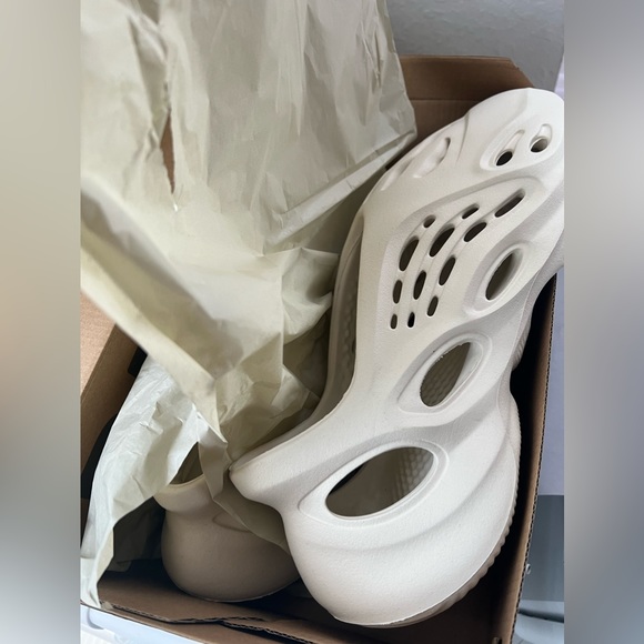 Yeezy Foam Runner Ararat Size 12 Men’s - Picture 3 of 11